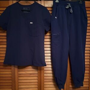 Figs Women's Navy Scrub set